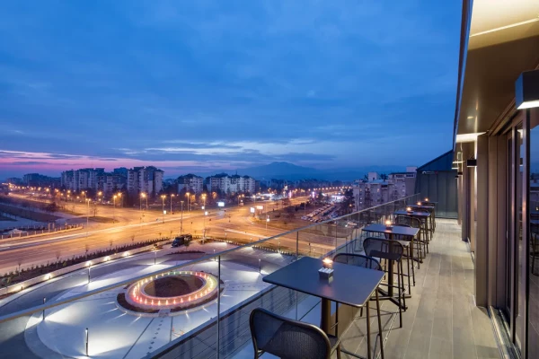 Roof bar 55 Double Tree by Hilton - Gallery Image3